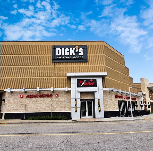 More Photos Of 600-650 Lee Blvd, Yorktown Heights Restaurant For Sale