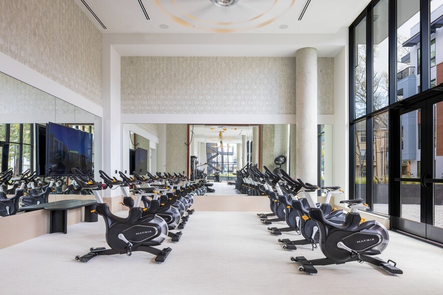 More Photos Of 2580-2590 California St, Mountain View Apartments For Lease