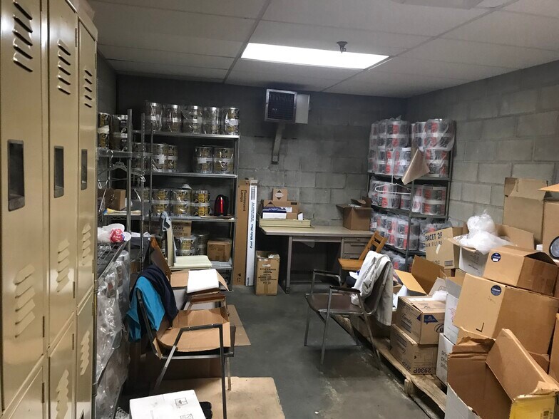 More Photos Of 18-81 Steinway St, Astoria Warehouse For Sale