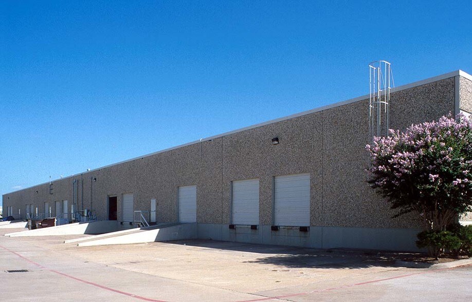 More Photos Of 2120 Denton Dr, Austin Light Distribution For Lease