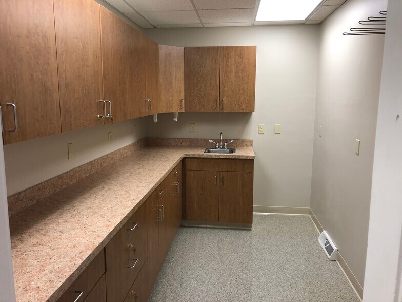 More Photos Of 1510 Cornwall Rd, Lebanon Medical For Sale