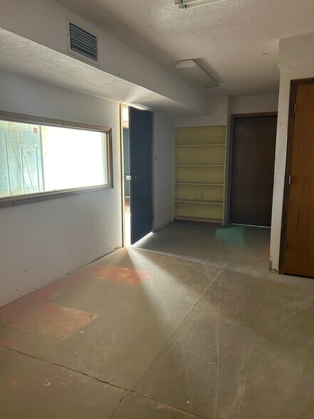 More Photos Of 1575 Roadrunner, Camp Verde Distribution For Lease