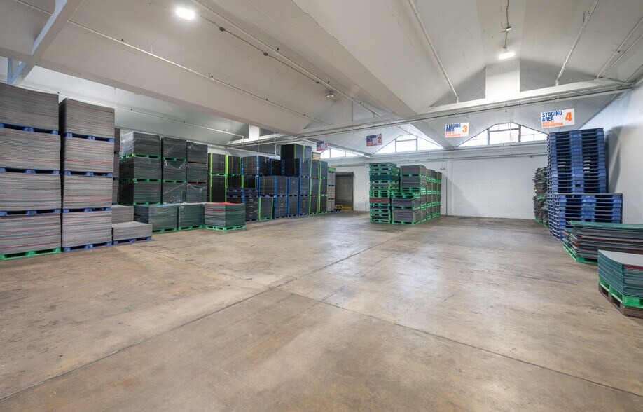 More Photos Of 924 N Lane Ave, Jacksonville Warehouse For Sale