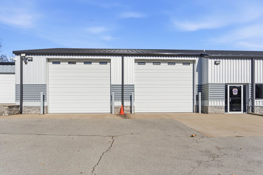 More Photos Of 13720 Aiken Rd, Louisville Warehouse For Lease