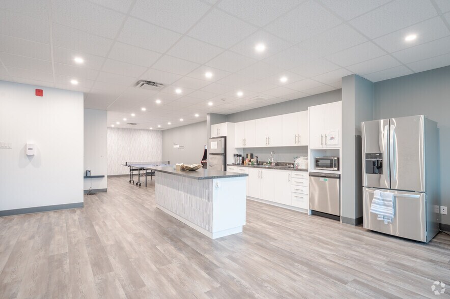 More Photos Of 2233 Argentia Rd, Mississauga Office For Lease