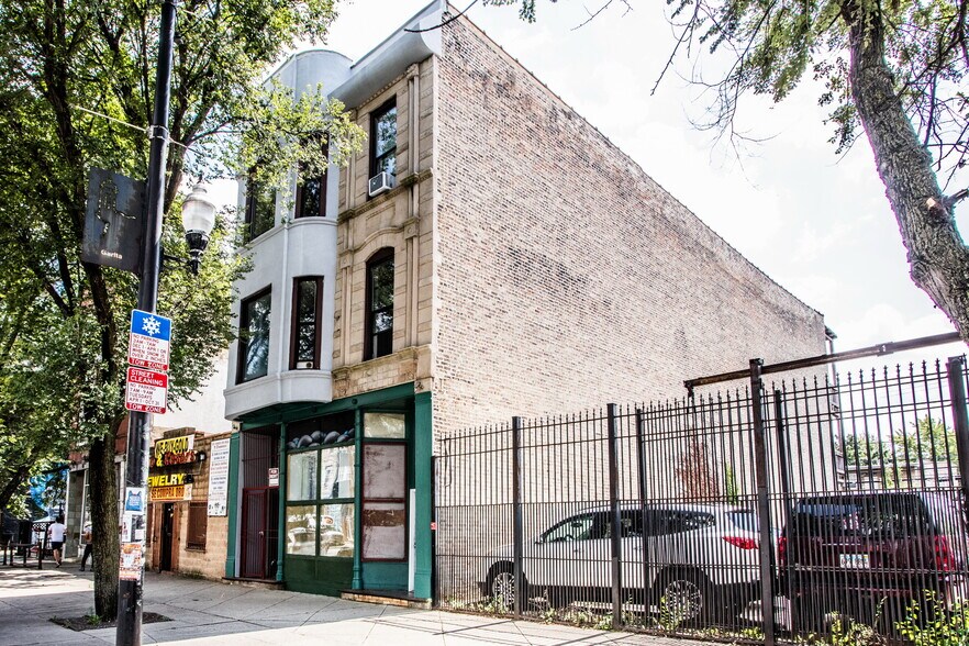 More Photos Of 2631 W Division St, Chicago Storefront Retail Residential For Lease