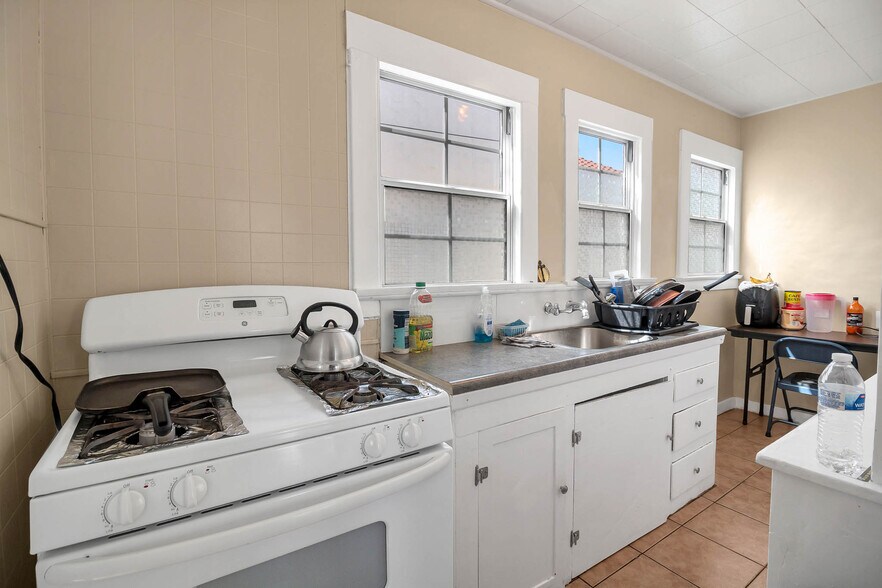 More Photos Of 1030-1034 1/2 Wilcox Ave, Los Angeles Apartments For Sale