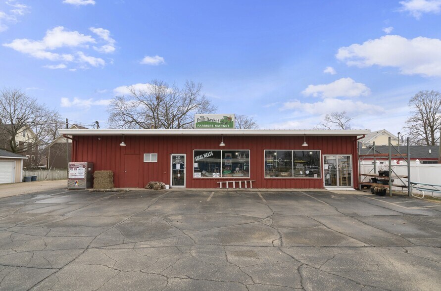 Primary Photo Of 225 W Market St, Somonauk General Retail For Sale