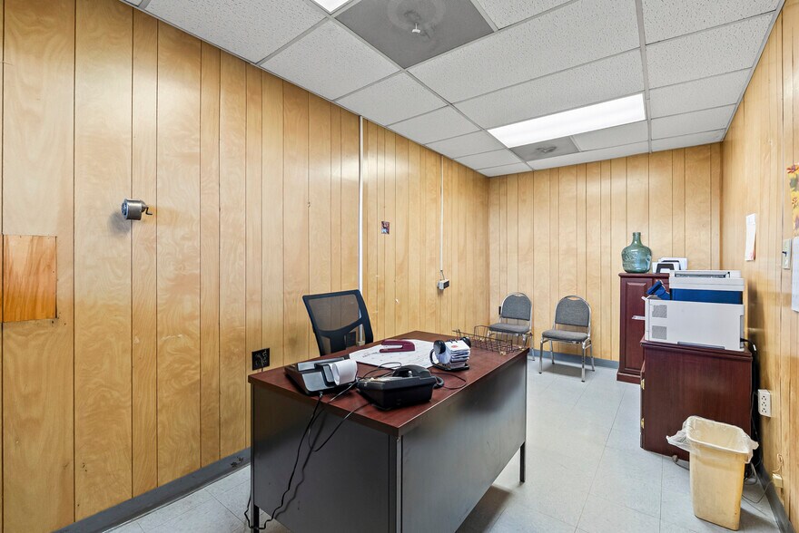 More Photos Of 1336 Main St, Dillwyn Auto Dealership For Sale