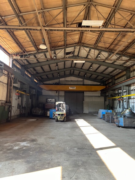 More Photos Of 800 N Water Ave, Sharon Service For Lease