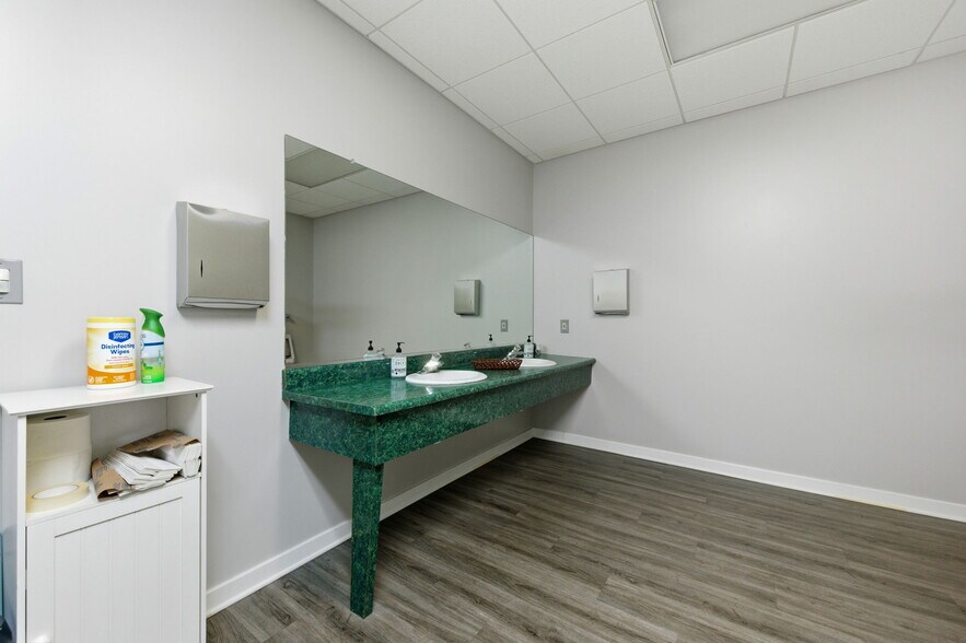 More Photos Of 2744 Red Lion Rd, Bear Religious Facility For Lease