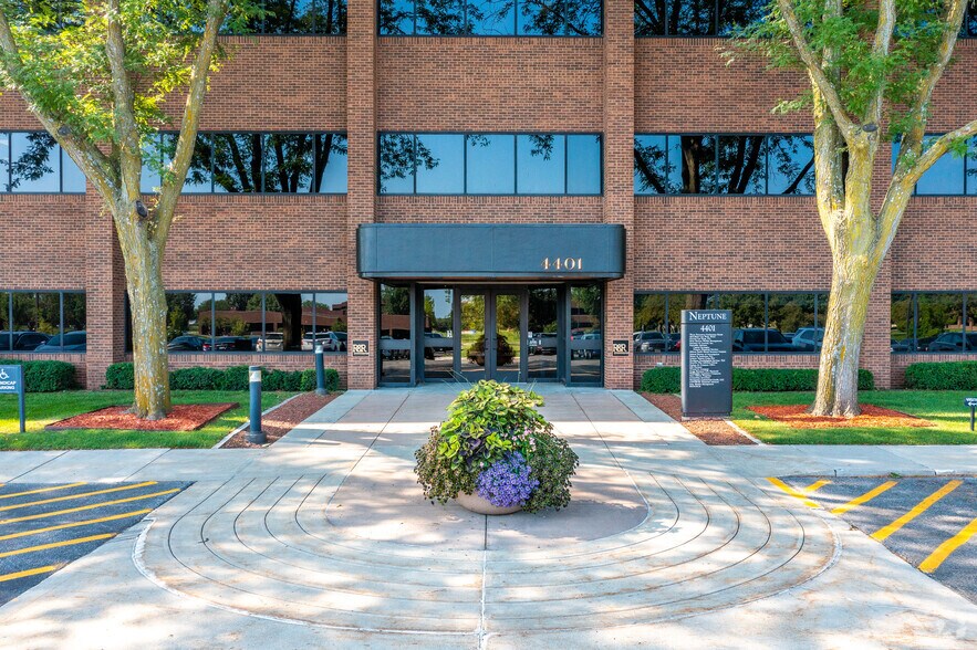 More Photos Of 4401 Westown Pky, West Des Moines Office For Lease
