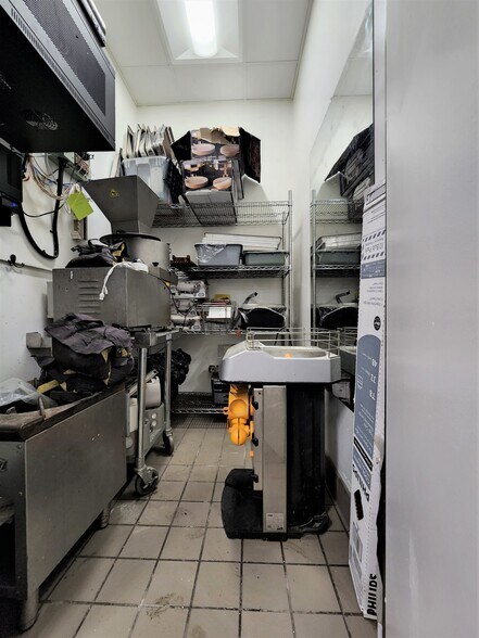 More Photos Of 1066-1070 S Fairfax Ave, Los Angeles Restaurant For Lease