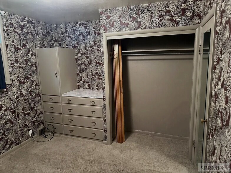 More Photos Of 370 N State St, Shelley Storefront Retail Residential For Lease