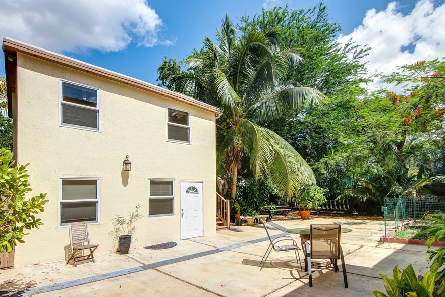 More Photos Of 2630 Natoma St, Coconut Grove Apartments For Sale