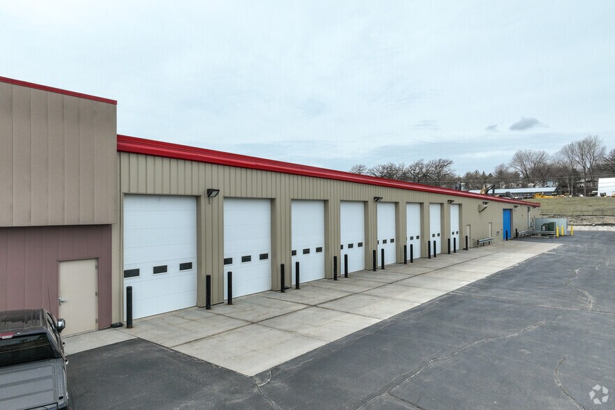 More Photos Of 3551 Commercial Dr SW, Rochester Flex For Sale