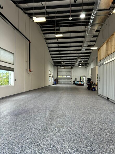 More Photos Of 3939 Tollhouse Dr, Naples Warehouse For Lease