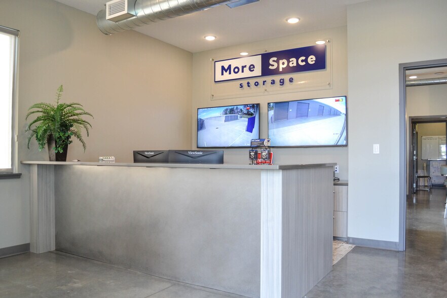 More Photos Of 9518 S 120th St, La Vista Self Storage For Sale