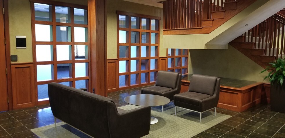 More Photos Of 1907 E Wayzata Blvd, Wayzata Office For Lease