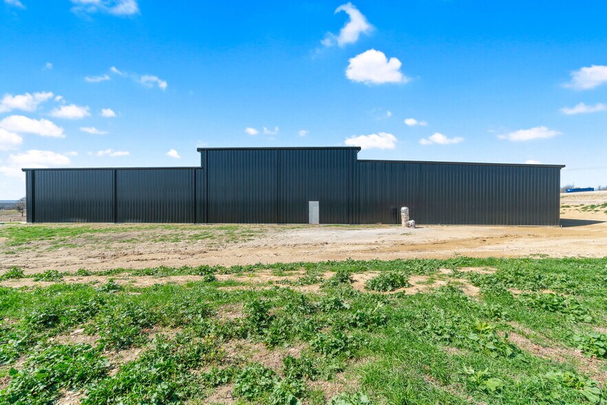 More Photos Of 4760 Grants Ln, Fort Worth Light Distribution For Sale