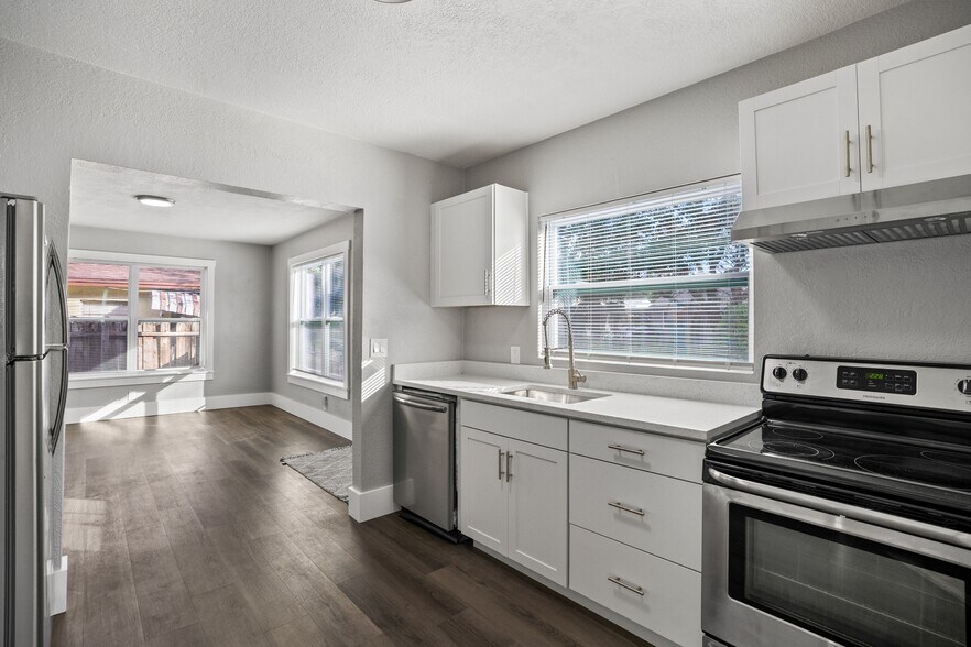 More Photos Of 1006 15th Ave NW, Largo Multifamily For Sale