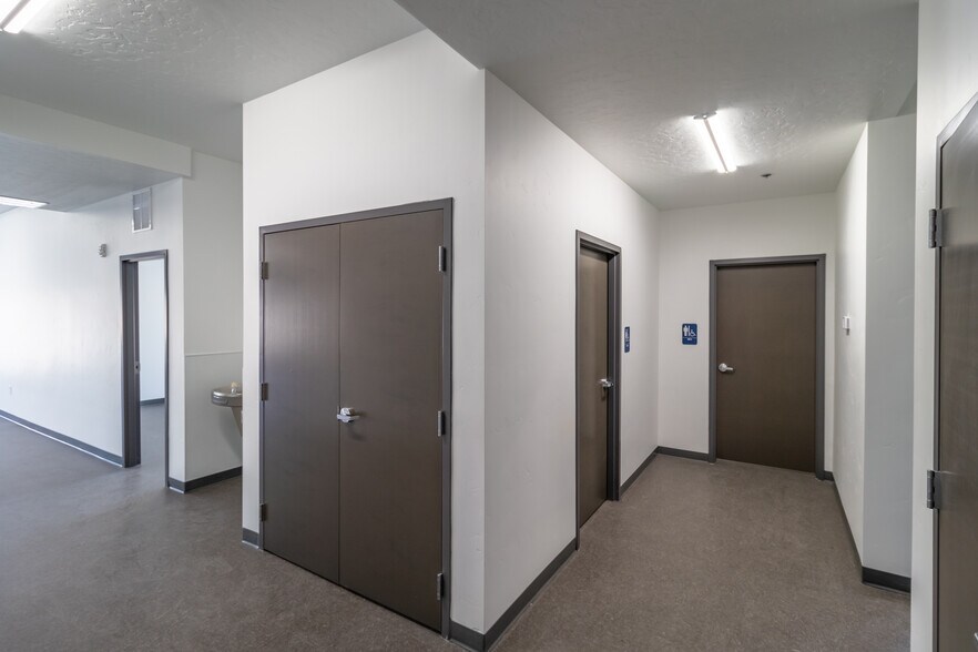 More Photos Of 479 N Broadmore Way, Nampa Warehouse For Sale