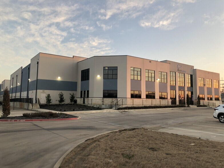 More Photos Of 5260 Valley View Ln, Irving Industrial For Lease