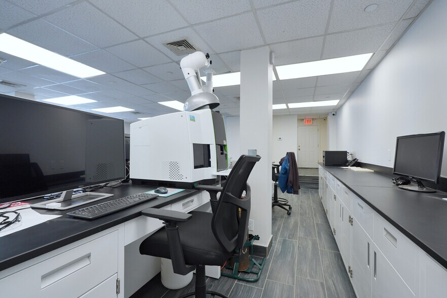 More Photos Of 2940 Richmond Ter, Staten Island Office For Sale