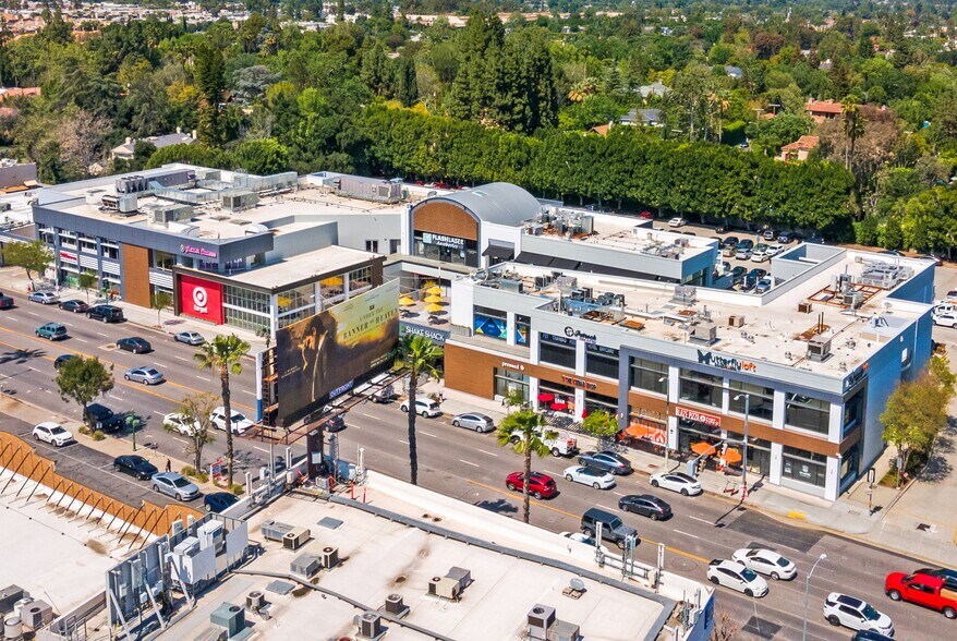 More Photos Of 17401-17405 Ventura Blvd, Encino General Retail For Lease
