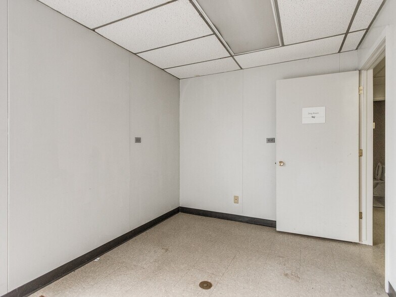 More Photos Of 5835 S Pennsylvania Ave, Oklahoma City Medical For Sale