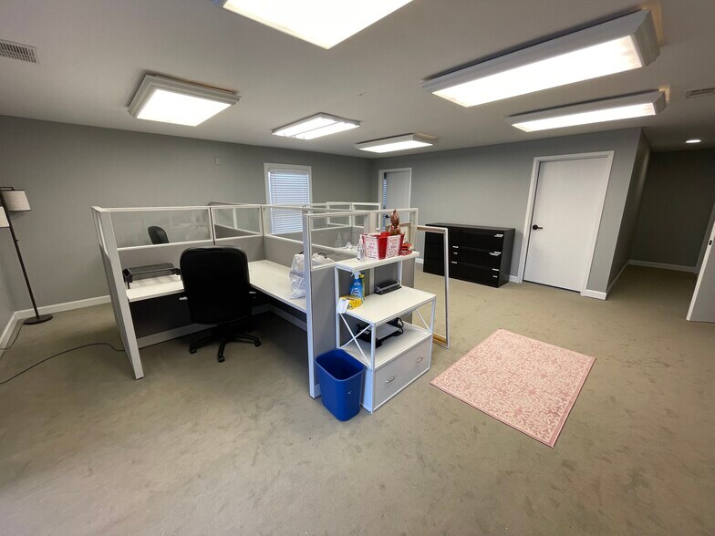 More Photos Of 955 W Wade Hampton Blvd, Greer Office For Lease
