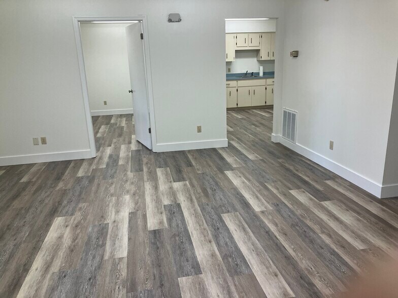 Primary Photo Of 102 N Country Road 470, Lake Panasoffkee Office For Lease