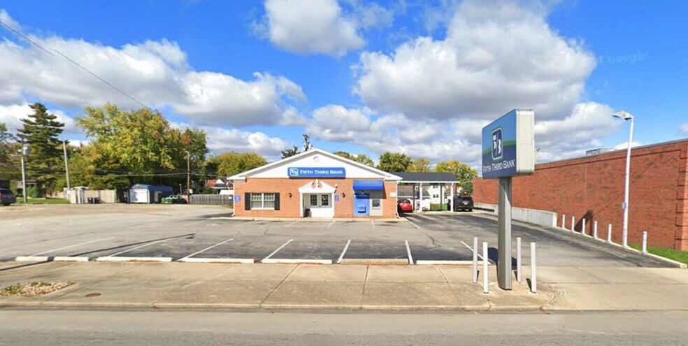 Primary Photo Of 125 Jefferson St, Greenfield Bank For Sale