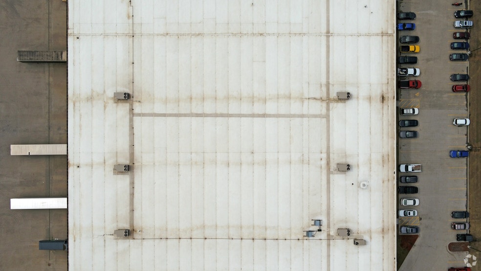 More Photos Of 11300-11398 Meredith Dr, Urbandale Warehouse For Lease