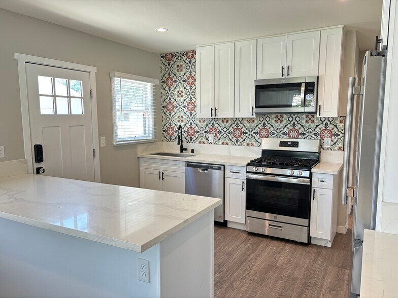 More Photos Of 183 N Waverly St, Orange Apartments For Sale