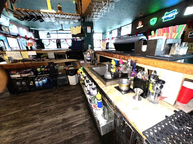 More Photos Of 295 S Broadway, Coos Bay Restaurant For Sale