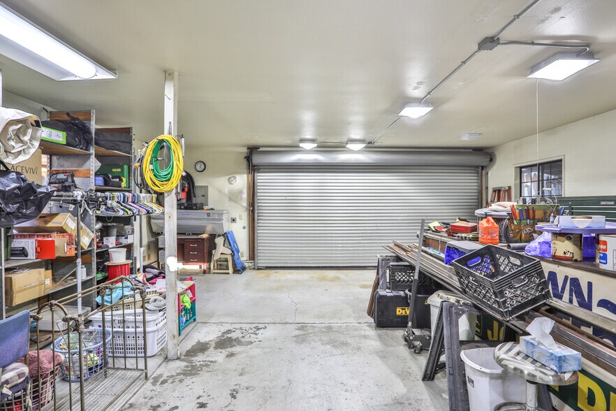 More Photos Of 436 Oakdale Dr, Claremont Flex For Sale