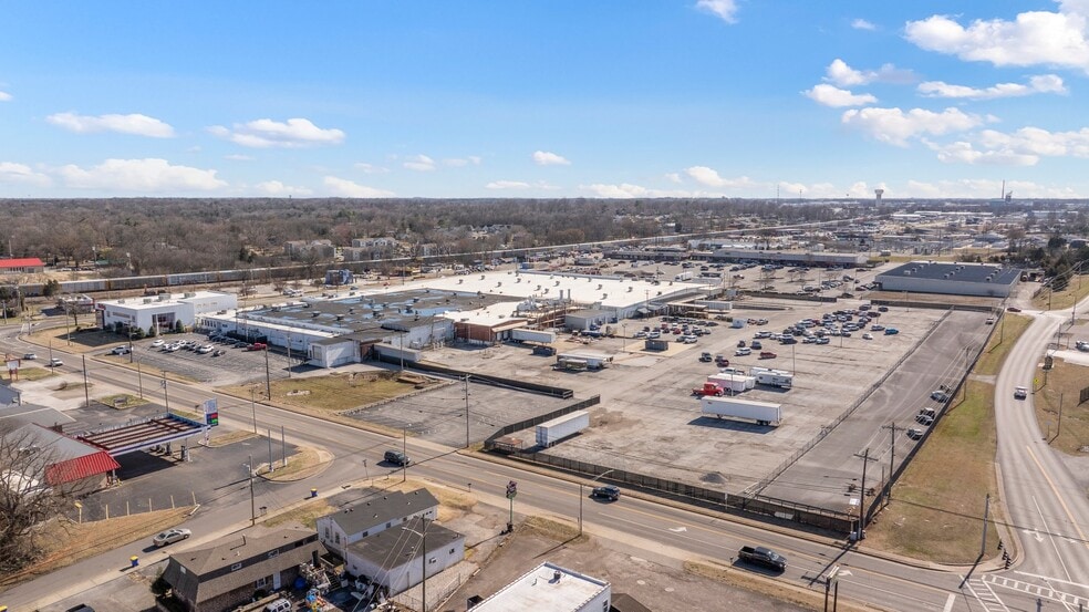 More Photos Of 1801 Russellville Rd, Bowling Green Manufacturing For Sale