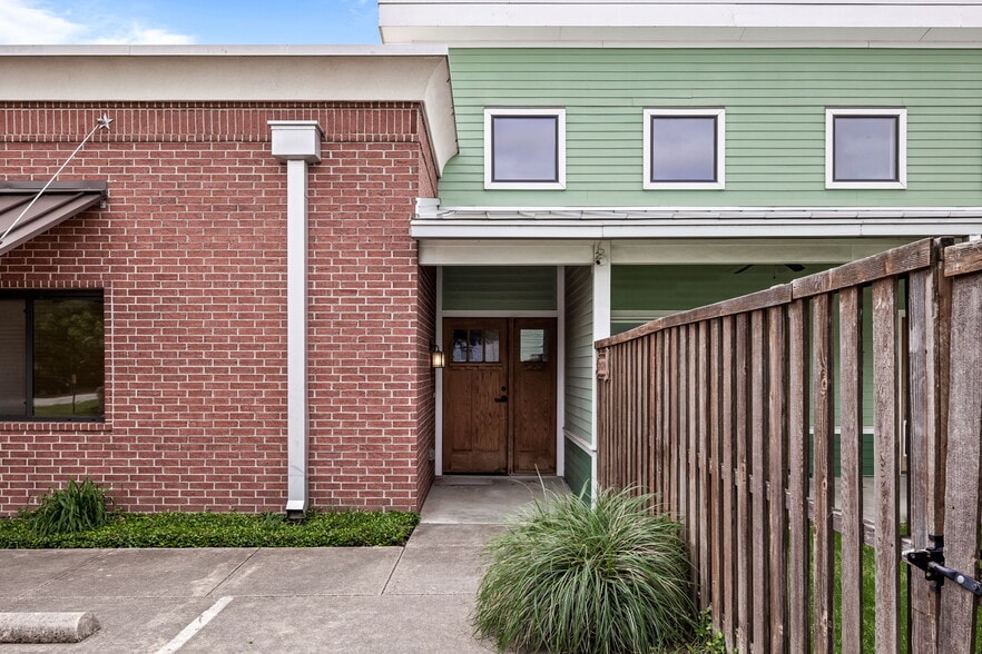 More Photos Of 1515 E Belt Line Rd, Carrollton Office Residential For Sale