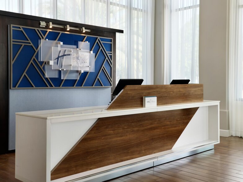 More Photos Of 110 James Dr E, Saint Rose Hotel For Sale