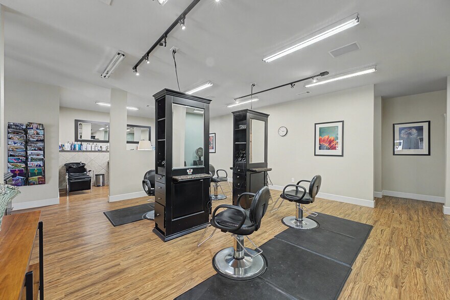 More Photos Of 1133 NW J St, Bentonville Office For Sale