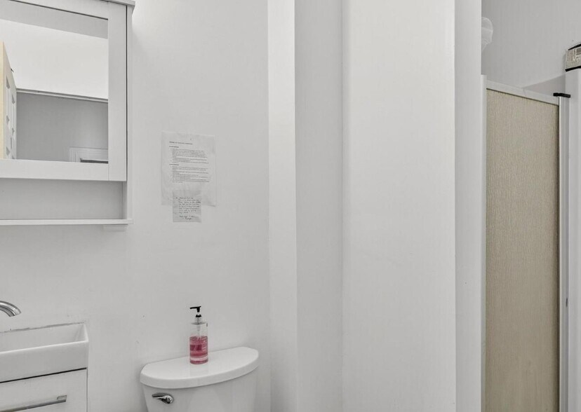 More Photos Of 271 Thomas St, Peterborough Apartments For Sale