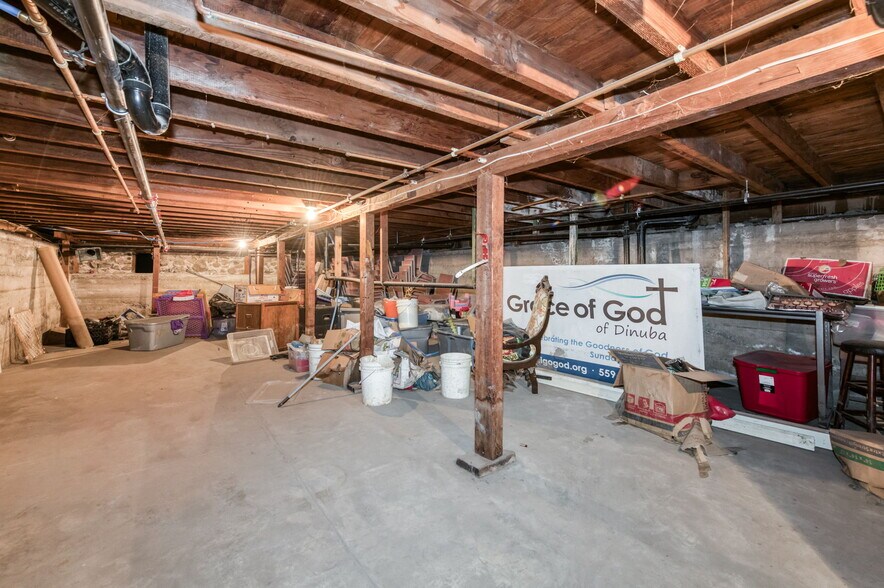 More Photos Of 137 N L St, Dinuba Storefront Retail Residential For Sale