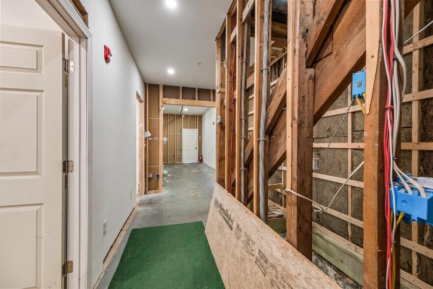 More Photos Of 367 Main St, Rockland Storefront For Sale