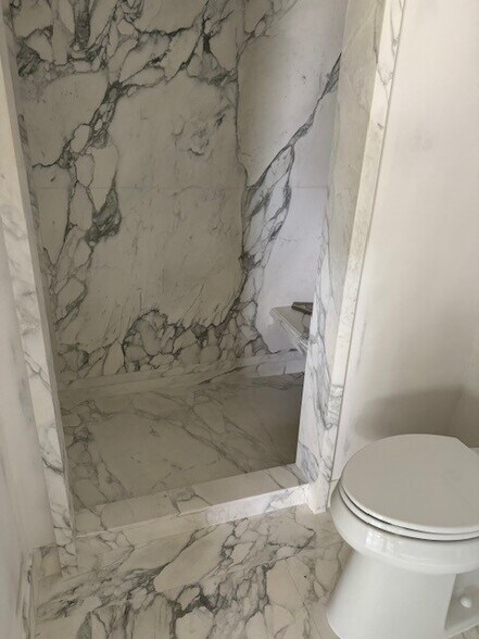 More Photos Of 1334 S Killian Dr, Lake Park Warehouse For Sale