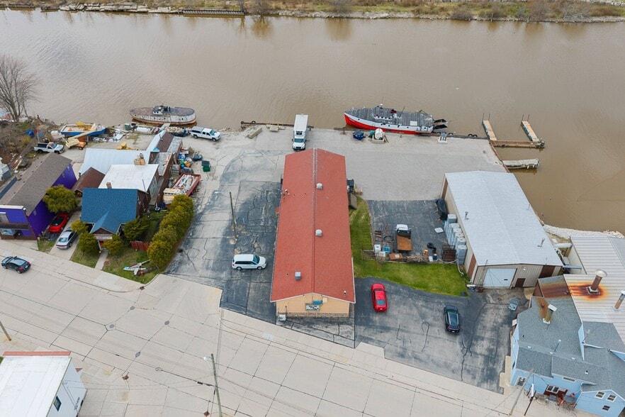 More Photos Of 1204 18th St, Two Rivers Bar For Sale