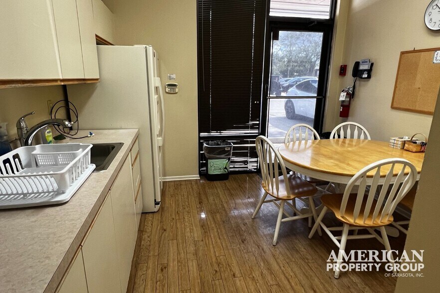 More Photos Of 3920 Bee Ridge Rd, Sarasota Medical For Sale