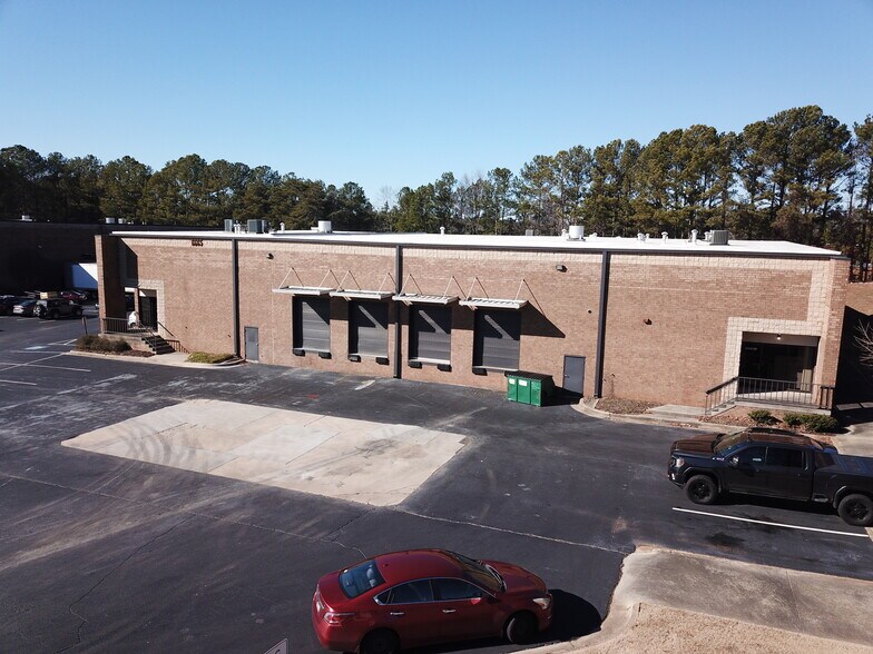 More Photos Of 6665 Corners Industrial Ct, Peachtree Corners Warehouse For Lease