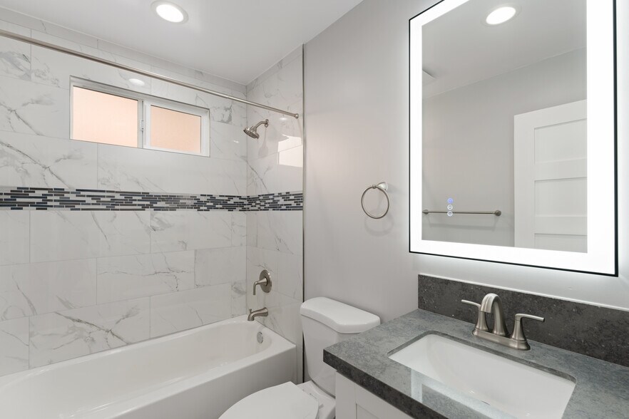 More Photos Of 6728 Thomson Ct, San Diego Apartments For Sale