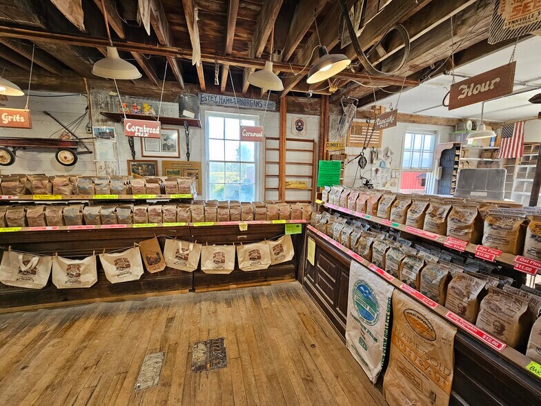 More Photos Of 8104 Bridgeton Rd, Bridgeton Specialty For Sale